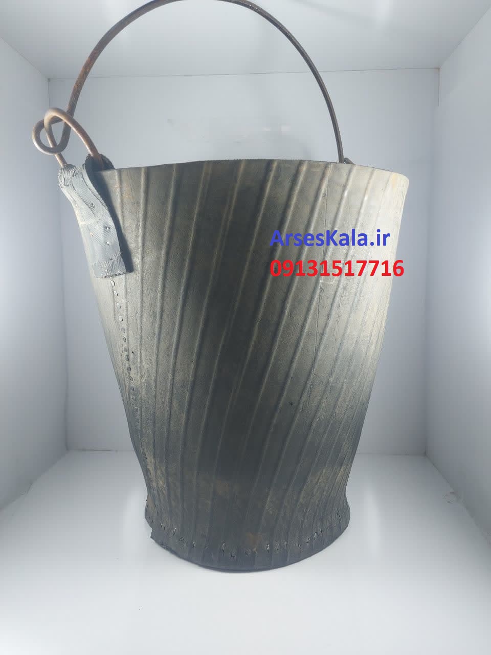 دلو لاستیکی کوچک پرمیخ