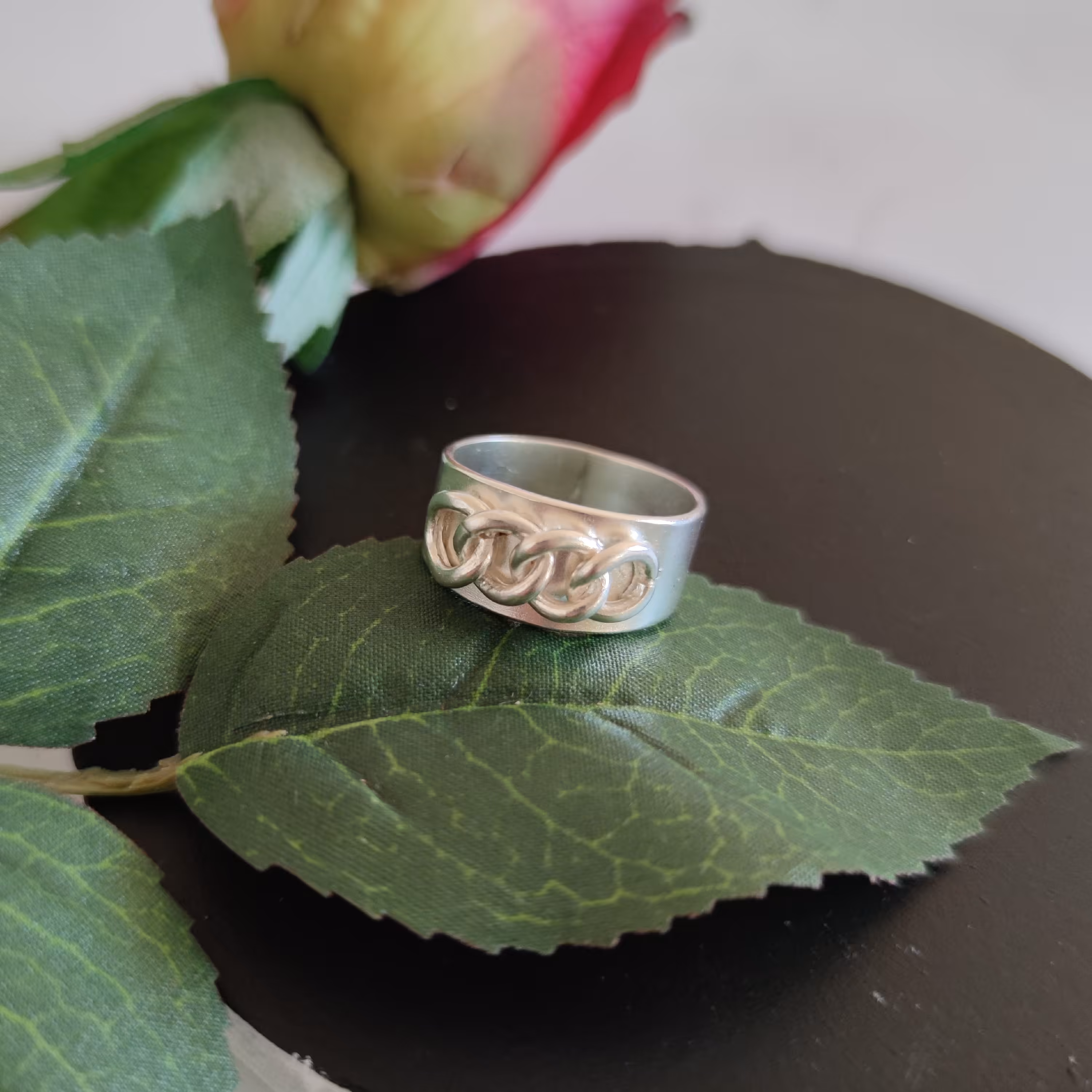 انگشتر زنانه  نقره دستساز طرح کارتیر  عیار 999 وزن 6.14