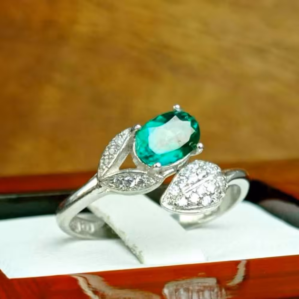 انگشتر توپاز سبز اصلی  
عیار نقره 925ارسال رایگان 