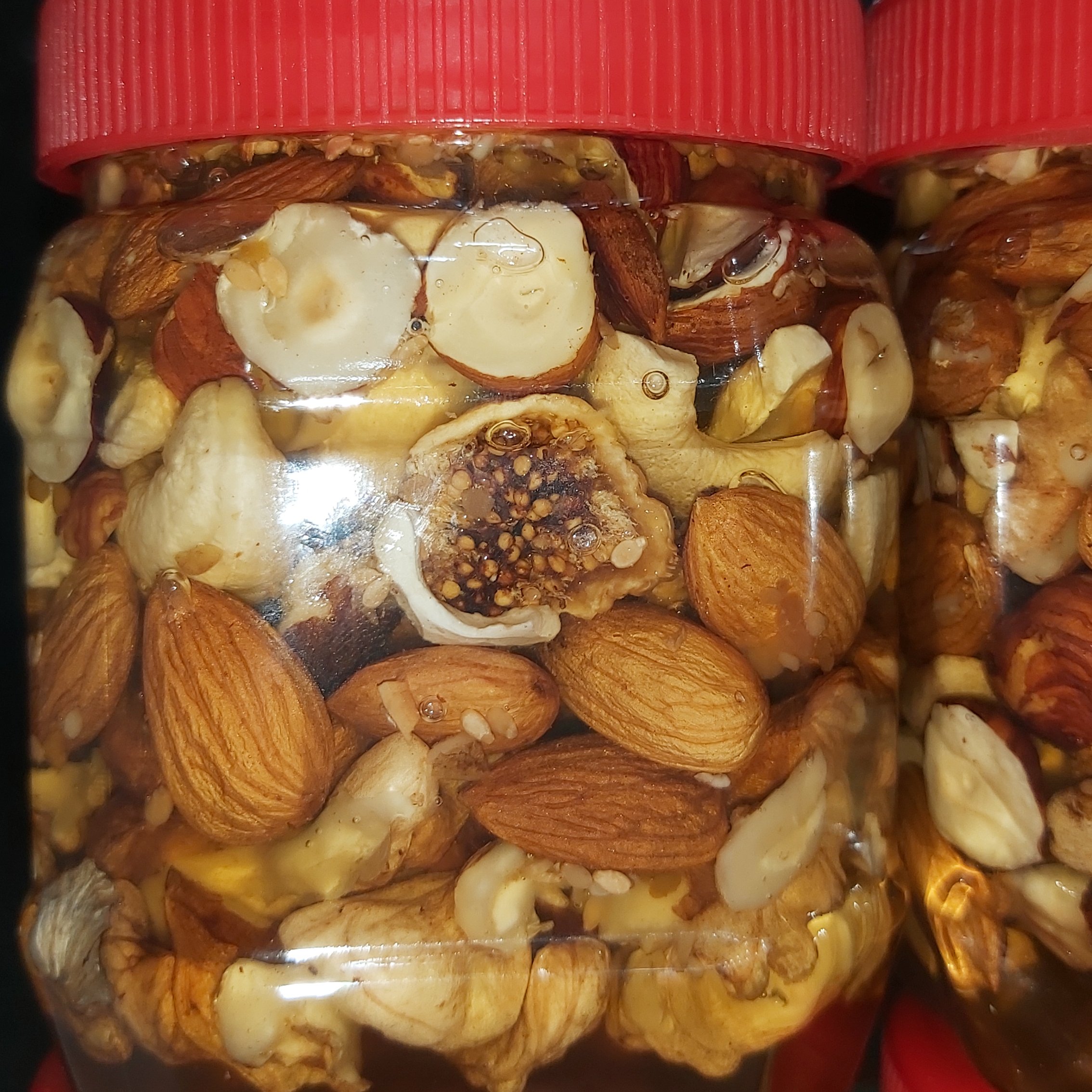 معجون عسل و مغز ها (تمامی عسل های این غرفه گارانتی میشود و تضمینی است)