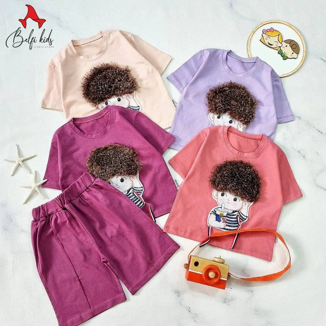 کراپ و شلوارک دخترانه طرح دخترک مو فرفری در چهار سایز و چهار رنگ مناسب 4 تا 11 سال