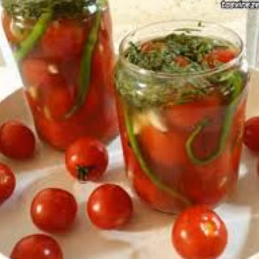 ترشی گوجه گیلاسی گوجه تازه اب ونمک وسرکه طبیعی سالم وبدون مواد نگهدارنده 