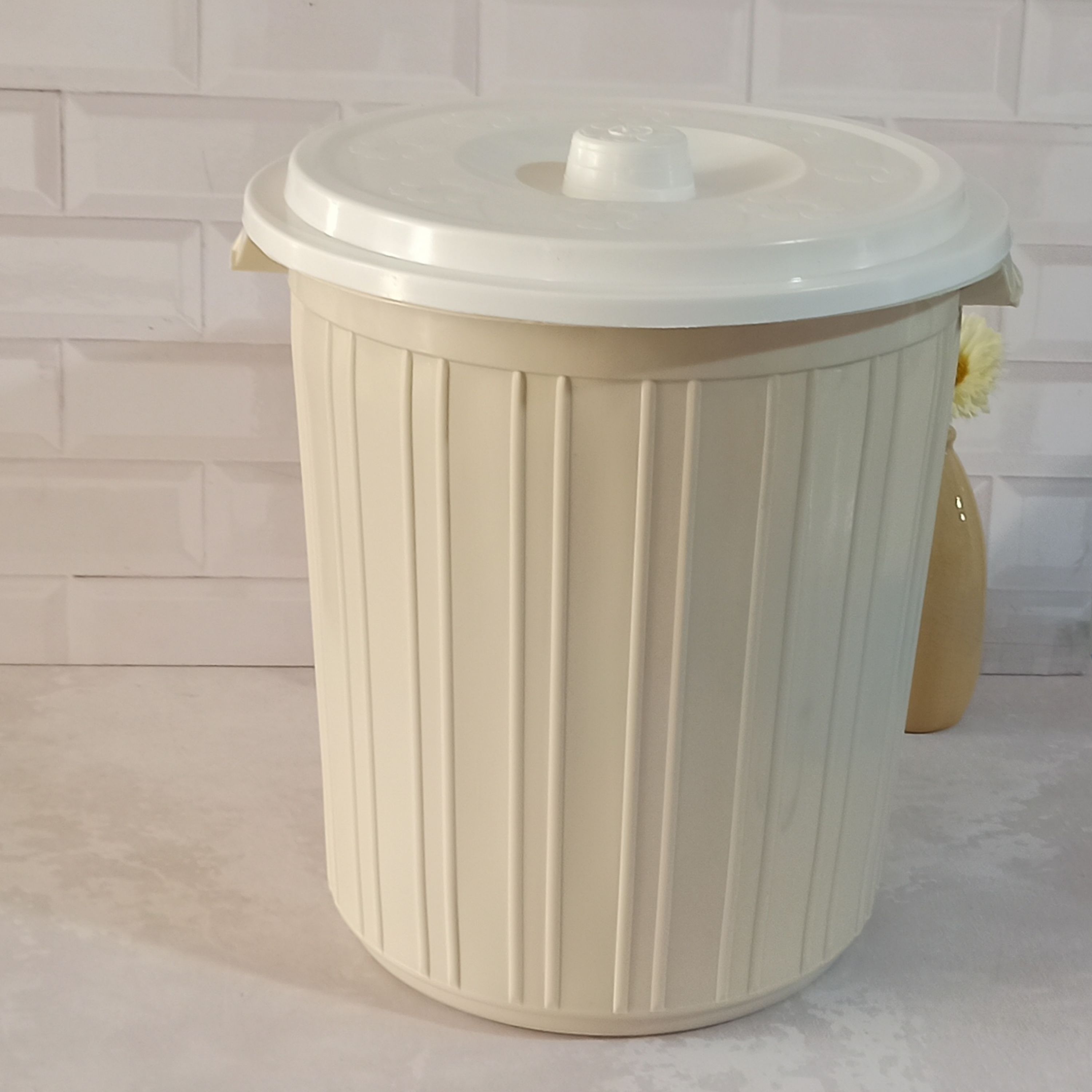 سطل درب دار شماره 605 مناسب برای برنج آرد و زباله تهیه شده از مواد نو با کیفیت