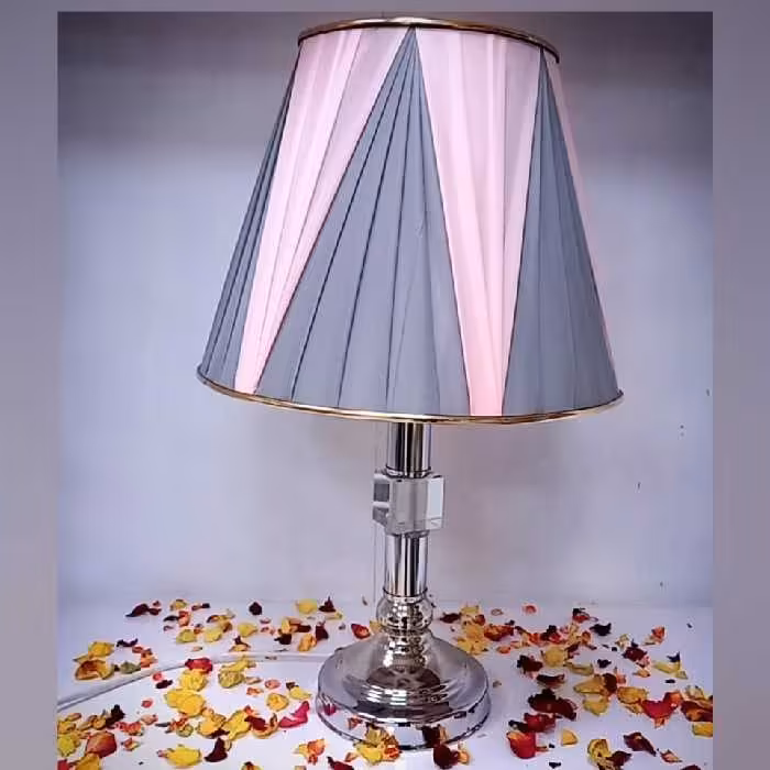 اباژور کنار تخت 