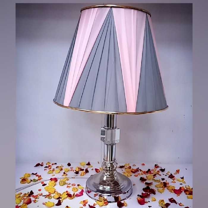 اباژور کنار تخت 