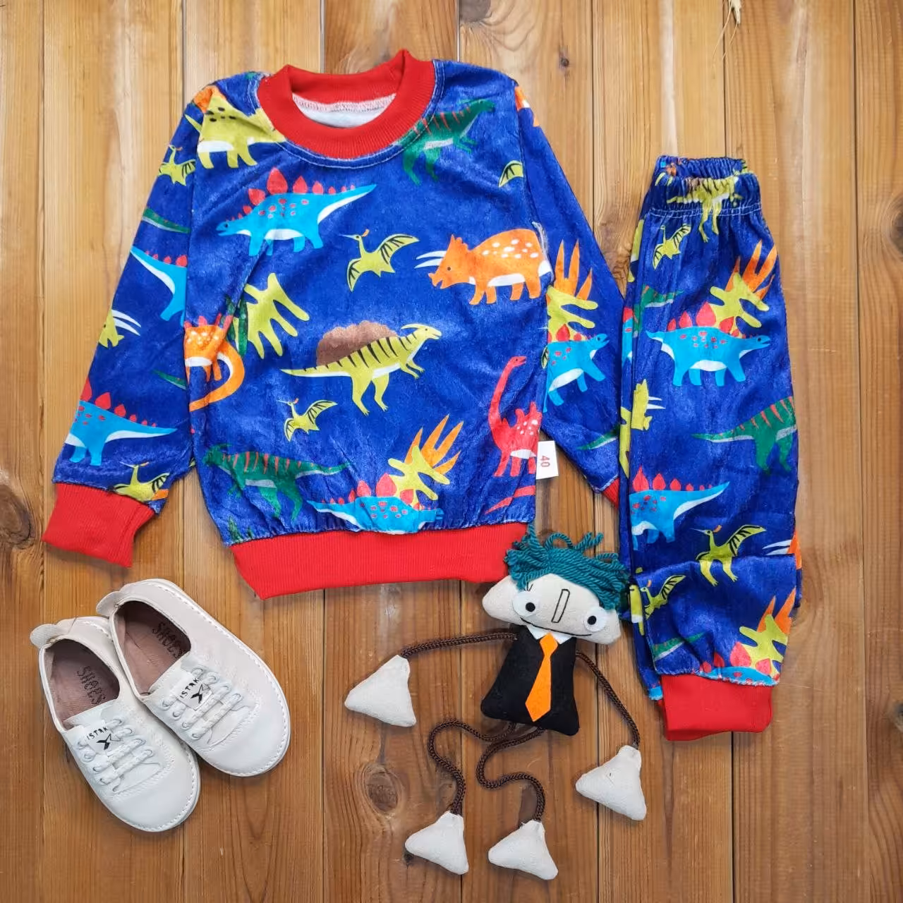 ست بلوز شلوار مخمل اسپرت پاییزی دایناسور  ، مناسب 2 تا 11 سال ، جنس پارچه مخمل خارجی ، نرم و راحت ، کار باحال اسپرت 