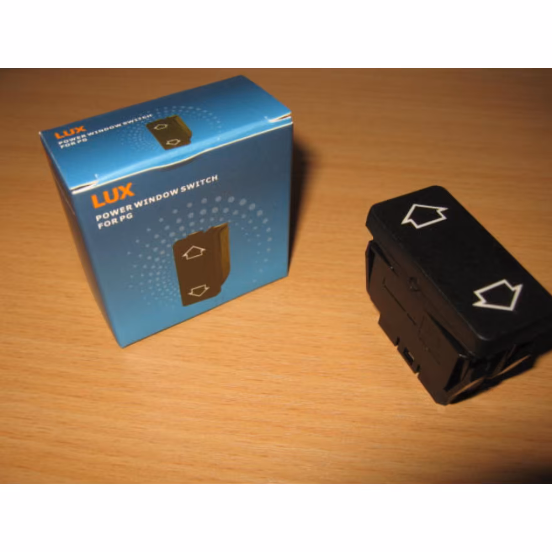 کلید شیشه بالابر پژو 405 و پژو پارس  قدیم و روآ سمت شاگرد