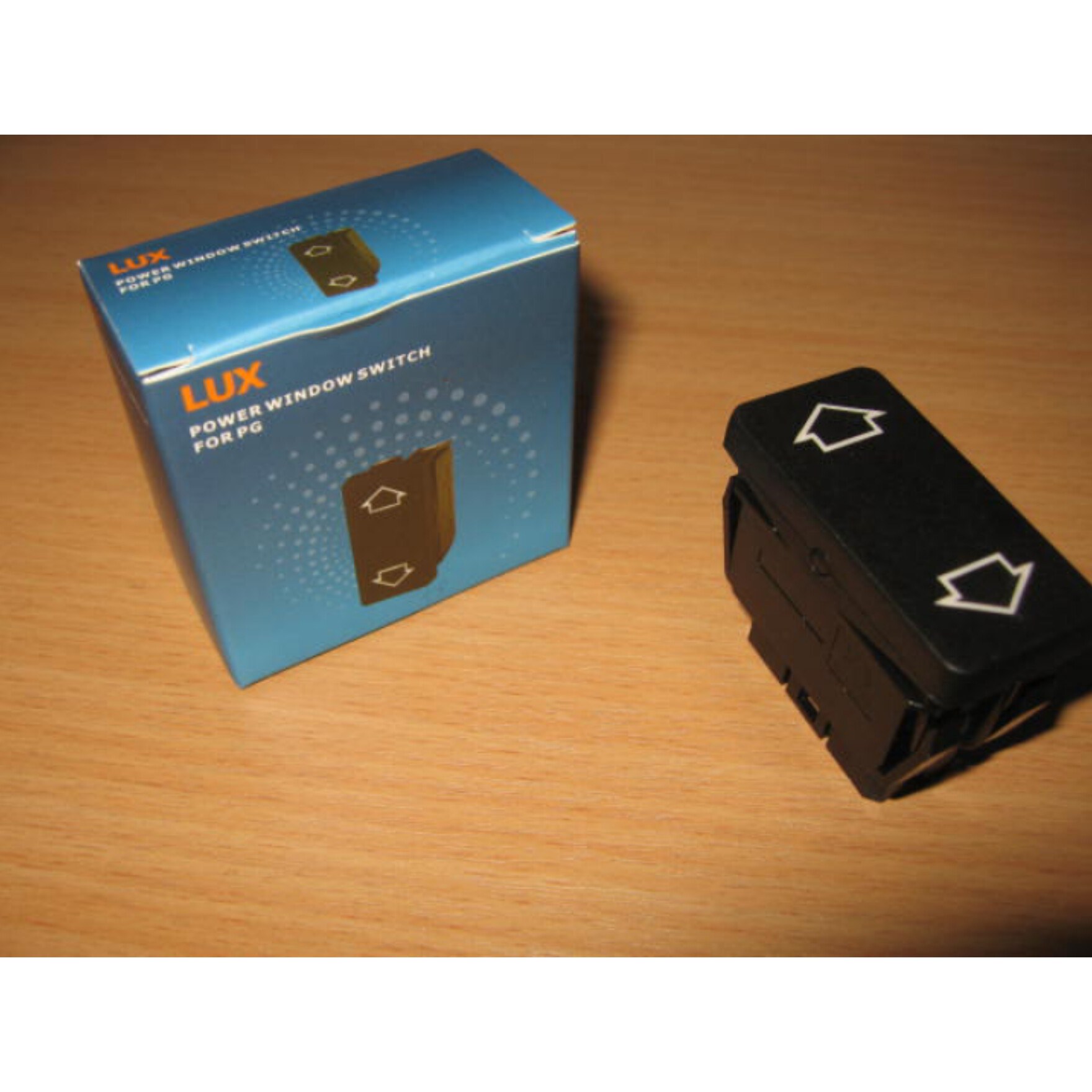 کلید شیشه بالابر پژو 405 و پژو پارس  قدیم و روآ سمت شاگرد