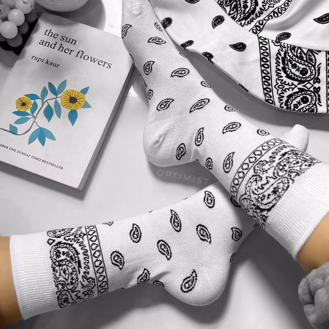 جوراب ساقدار طرح بته جقه زمینه سفید نخ پنبه فری سایز