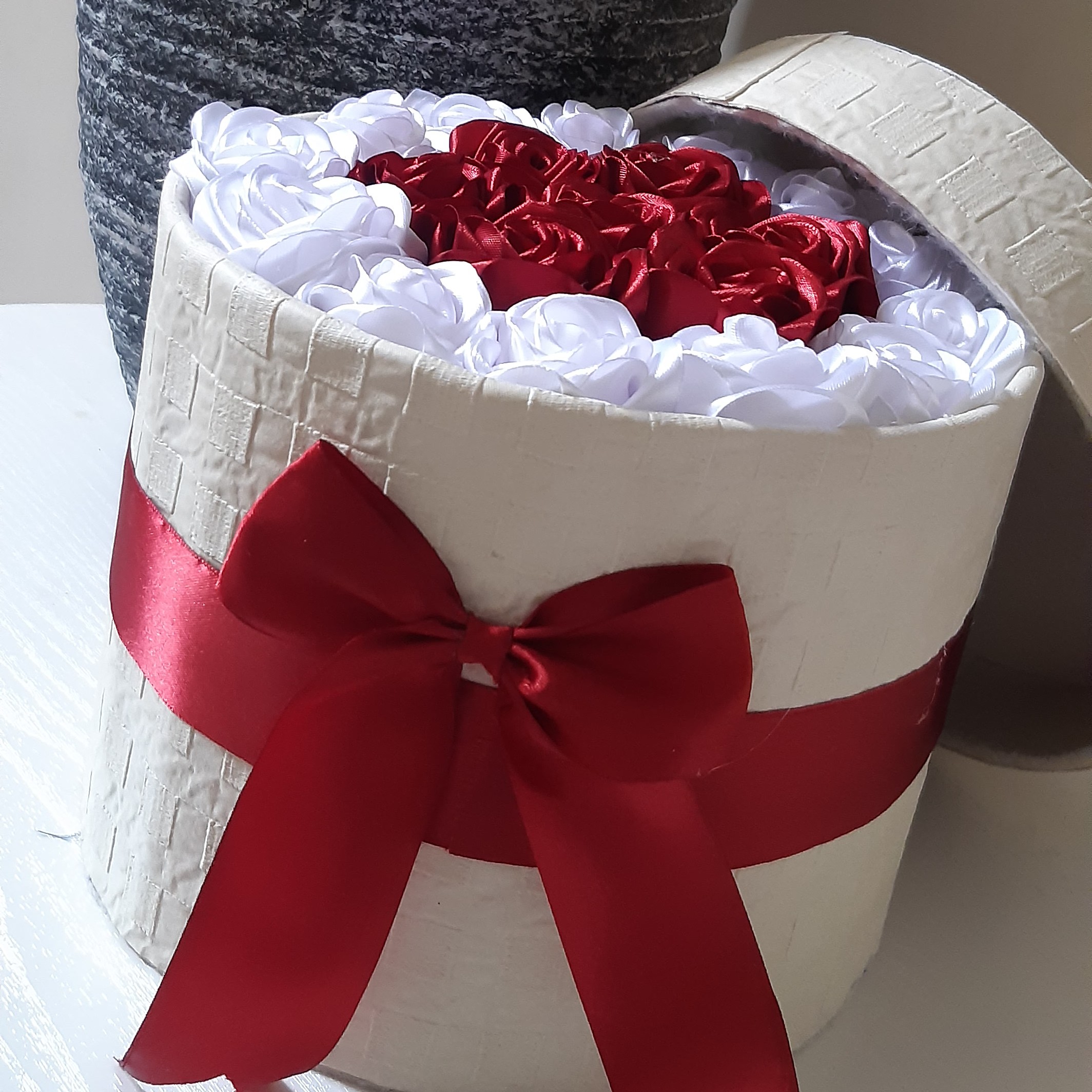 باکس گل ربانی جلد چرم مصنوعی بدنه محکم