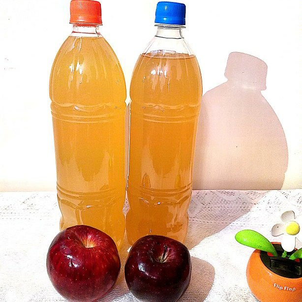سرکه سیب طبیعی تهیه شده به روش خانگی ،بدون افزودنی ونگهدارنده ،کاملا بهداشتی وتمیز در ظروف یک لیتری