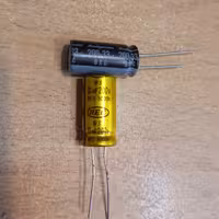 خازن  الکترولیت 33 میکرو فاراد 200 ولت  پک بسته 30 عددی کد محصول 64   
