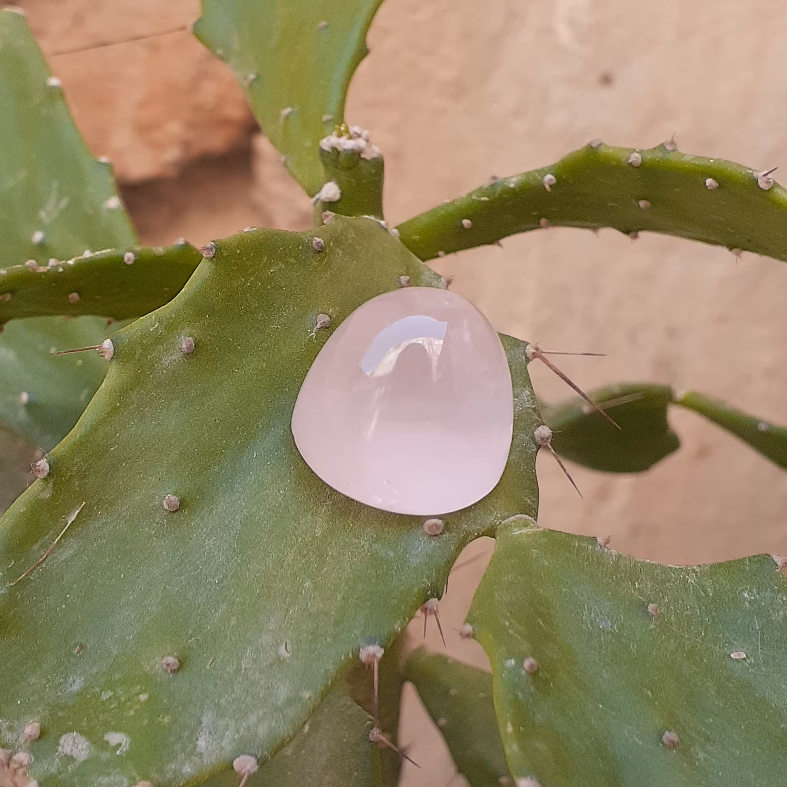 عقیق طبیعی رز کوارتز درجه یک خوشرنگ طبیعی کارتک و کلکسیونی پر از انرژی