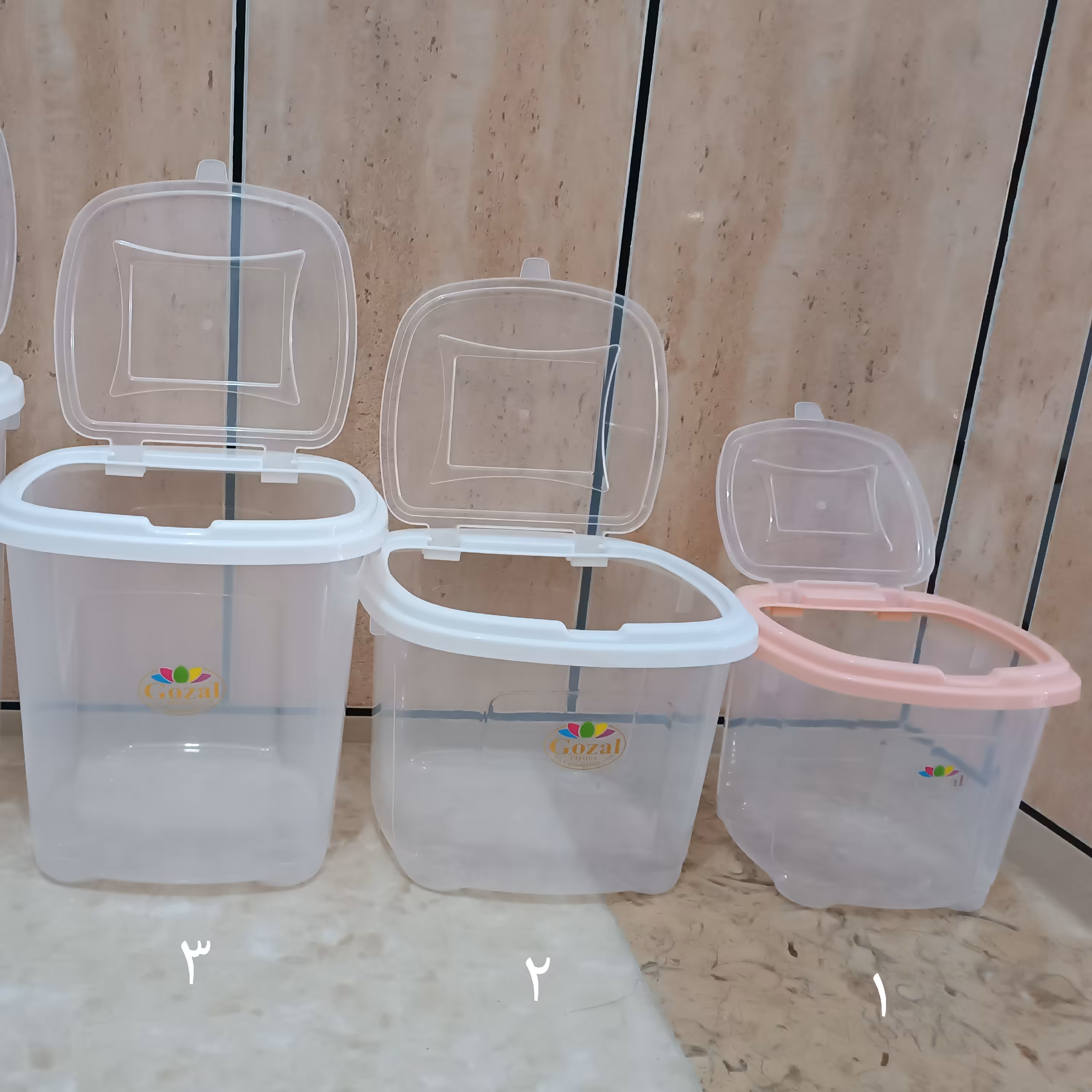 سطل حبوبات شفاف سایز 1، 4 کیلویی، رنگ درب صورتی بدنه شفاف، ارتفاع 18 طول و عرض 21