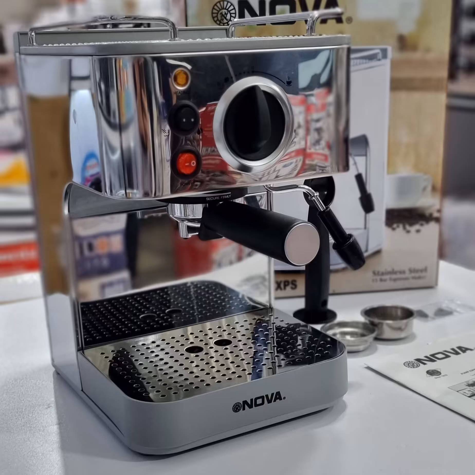 اسپرسوساز نوا مدل 140
 توان مصرفی 1000W
توان بخار 15 بار 
