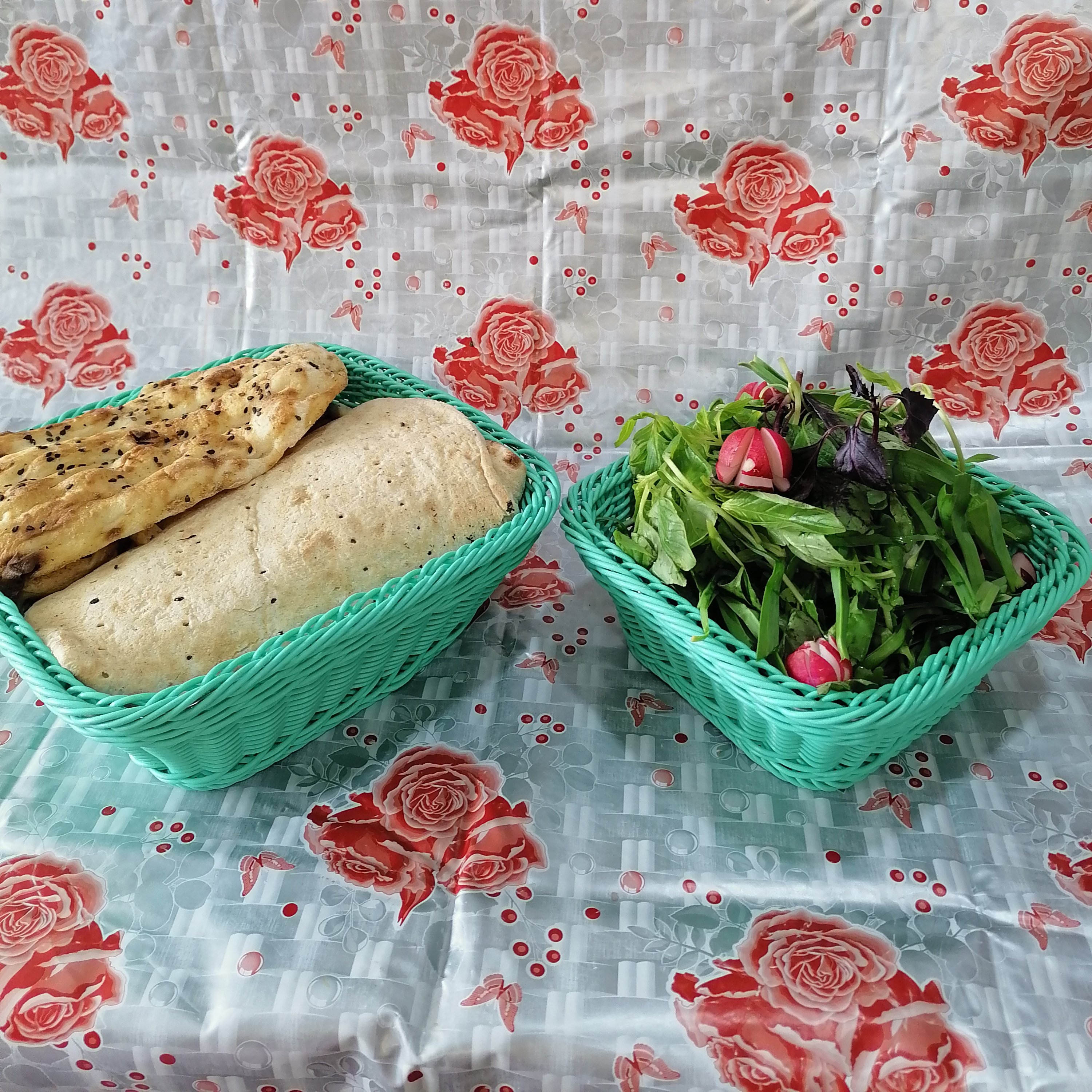 سبد نان و سبزی مدل بافت 2 عددی بزرگ و کوچک سبز آبی و صورتی (لطفا قبل از ثبت سفارش موجودی بگیرید)