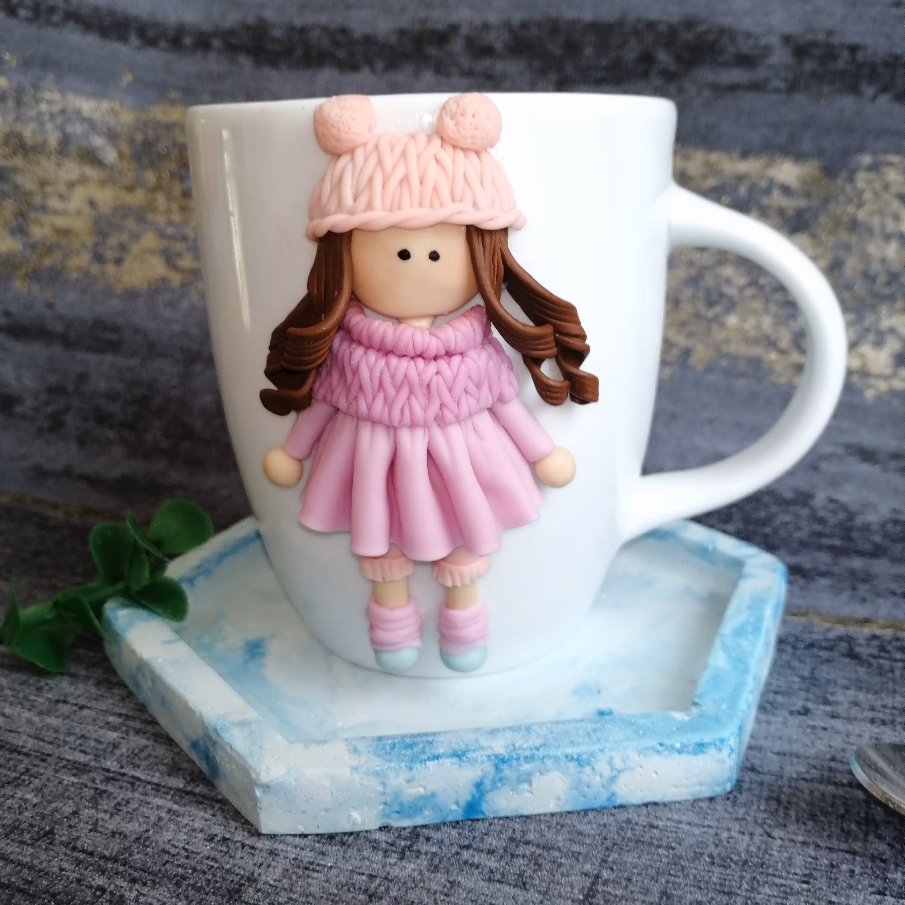 ماگ عروسکی دختر صورتی مناسب هدیه روز دختر