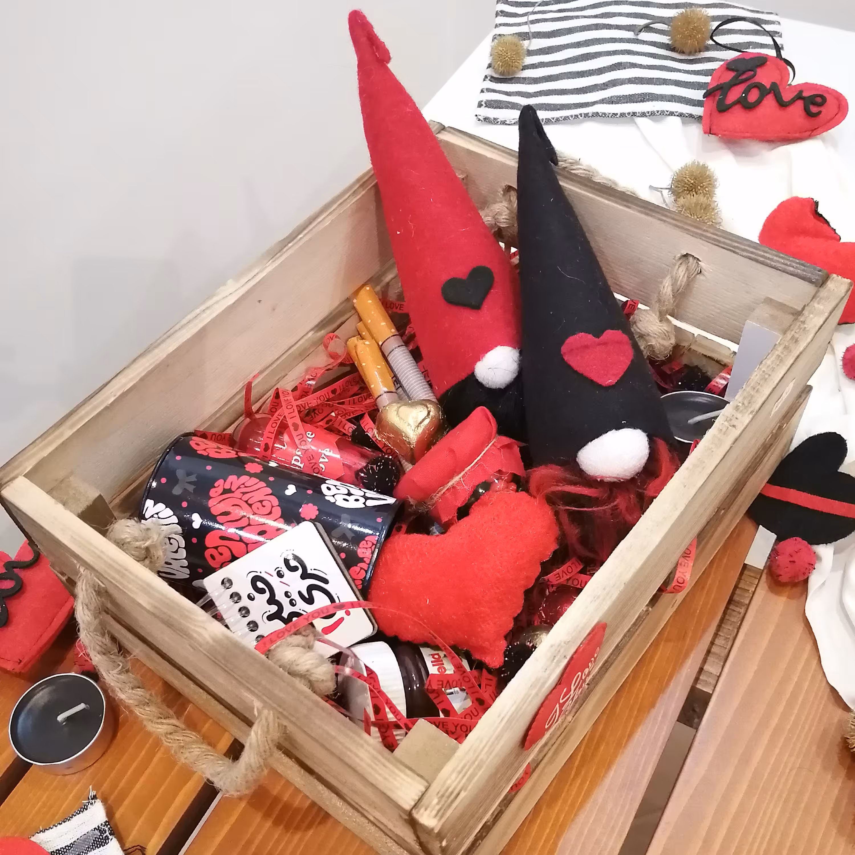 پک هدیه ولنتاین جعبه چوبی 2