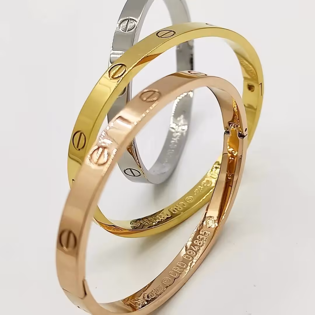 دستبند النگویی کارتیر  استیل رنگ ثابت رنگ رزگلد مناسب استفاده دائم ماندگاری بالا 