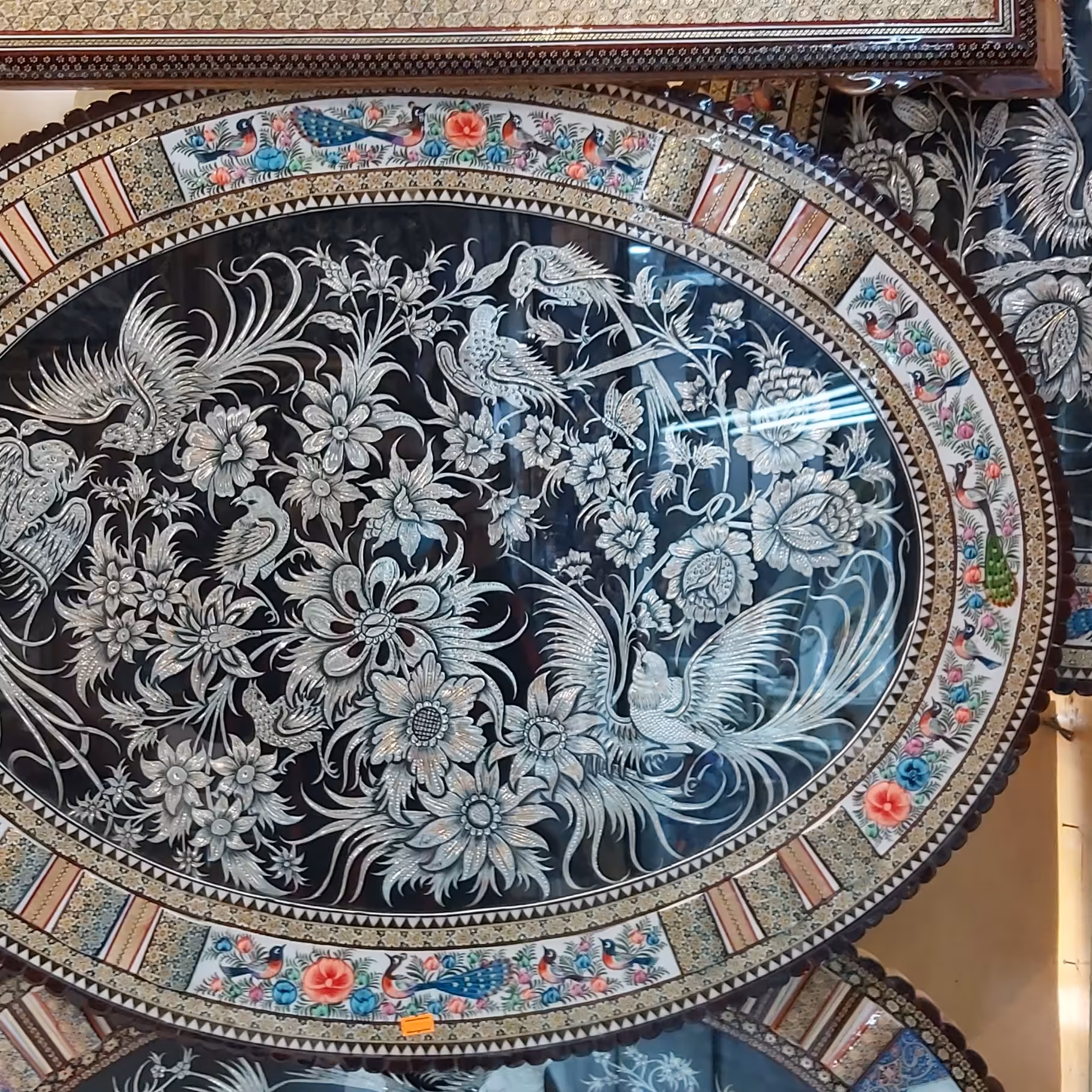 تابلوی خاتم و قلمزنی طرح سیمرغ بر روی فلز مس سایز 70در90