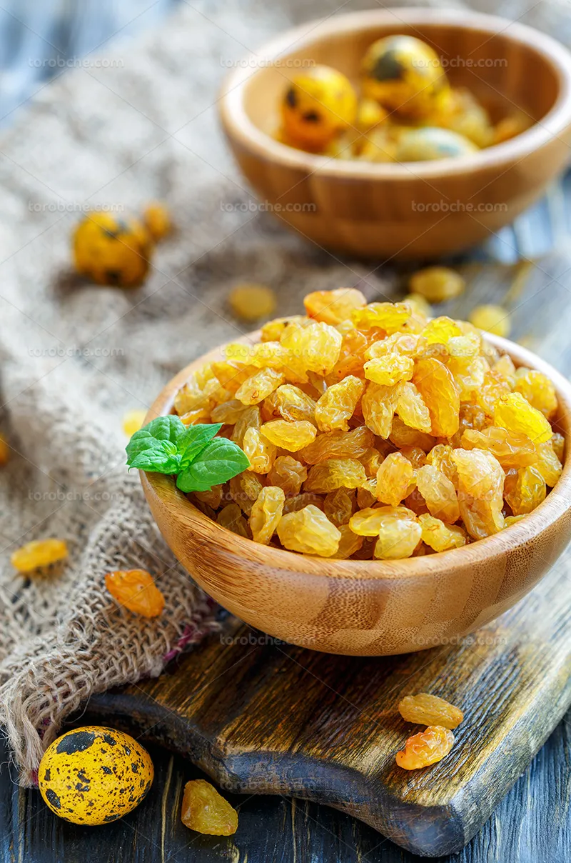 عکس کشمش و کاسه چوبی | گرافیک با طعم تربچه