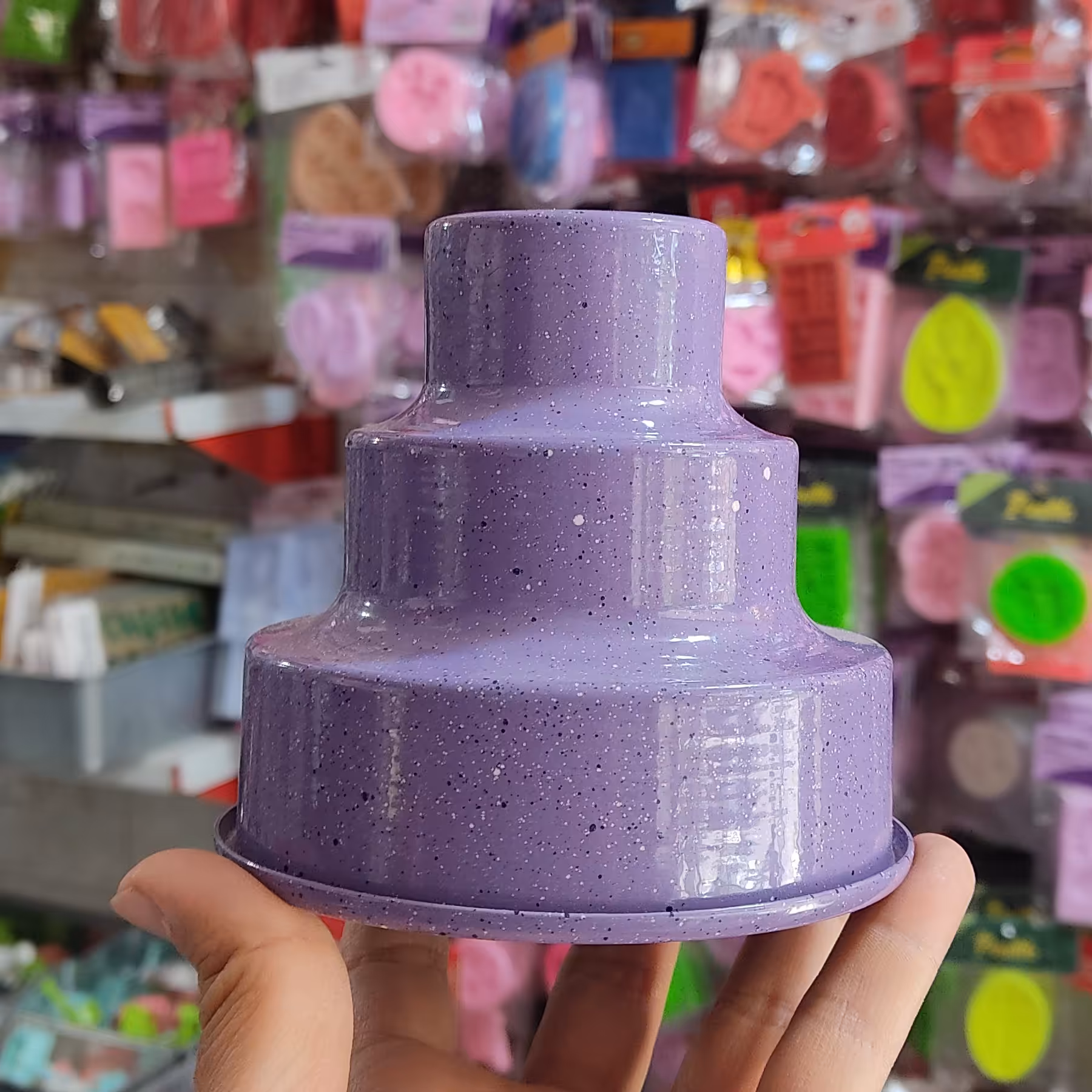 قالب کیک سه طبقه مینی قطر بالا4/5سانت و قطر پایین 10/5و ارتفاع هم حدود 10 سانت