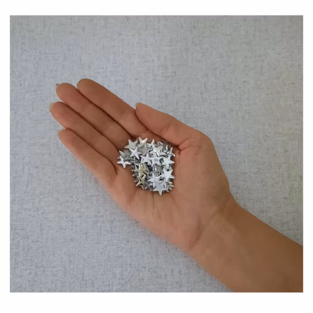نگین حرارتی مدل ستاره نقره ای (اتویی).بسته ی (50 عددی) مناسب برای تزیین انواع لباس .شال و کوسن و... 