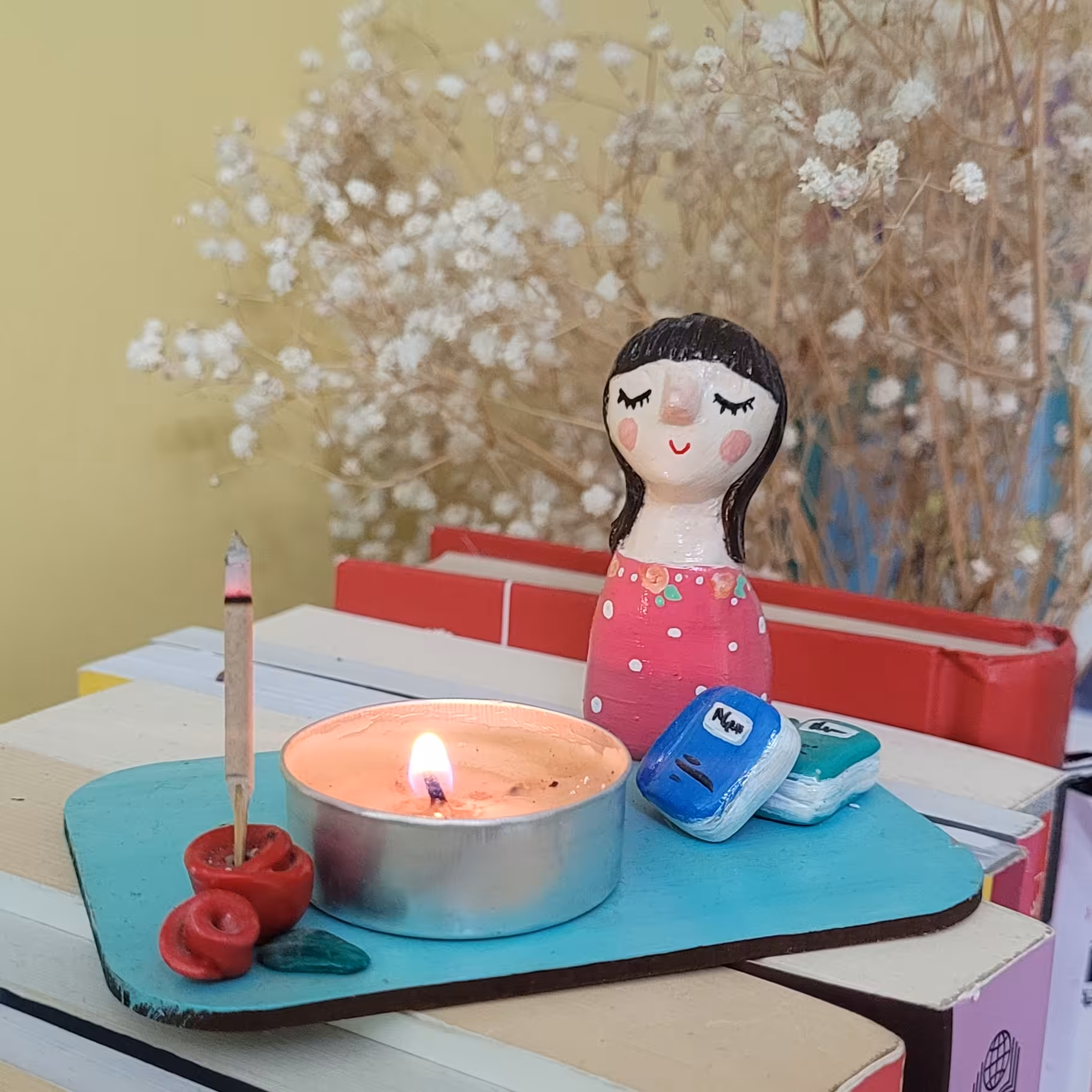 جا شمعی و جا عودی طرح کتاب هدیه ای مناسب روز کتاب و کتابخوانی برای اهل فرهنگ