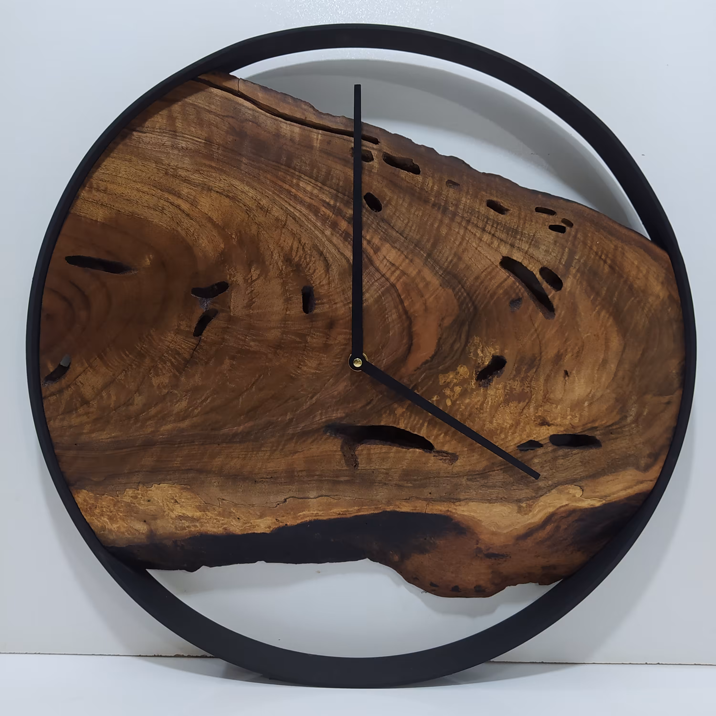 ساعت روستیک چوب گردو(قطر 45 سانتیمتر)