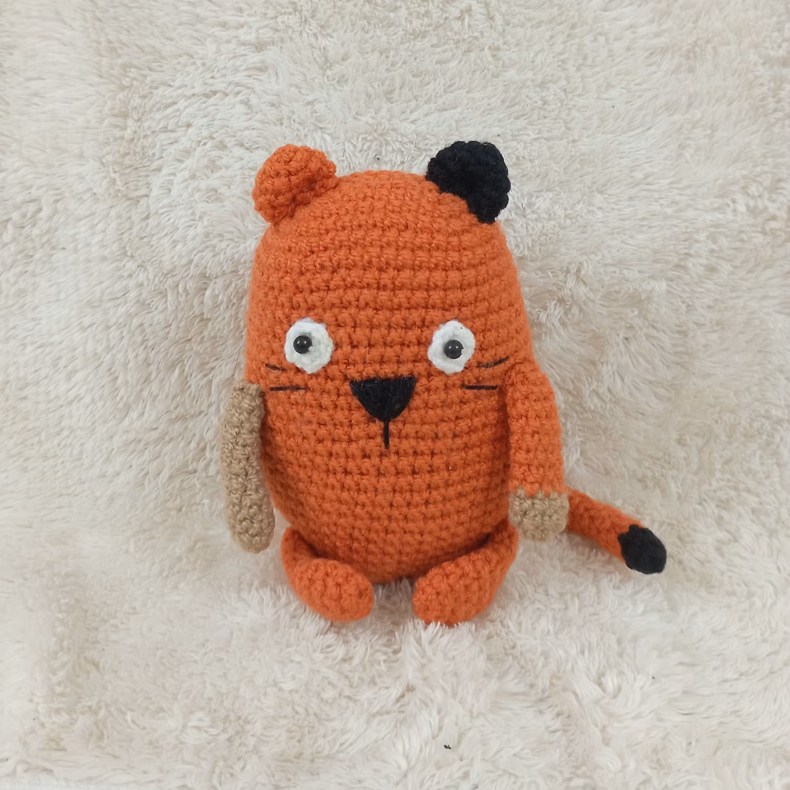 عروسک بافتنی پیشی کپلی. اندازه 15 سانت. وزن 18 گرم 