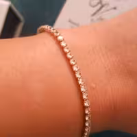 دستبند نگین دار طلایی