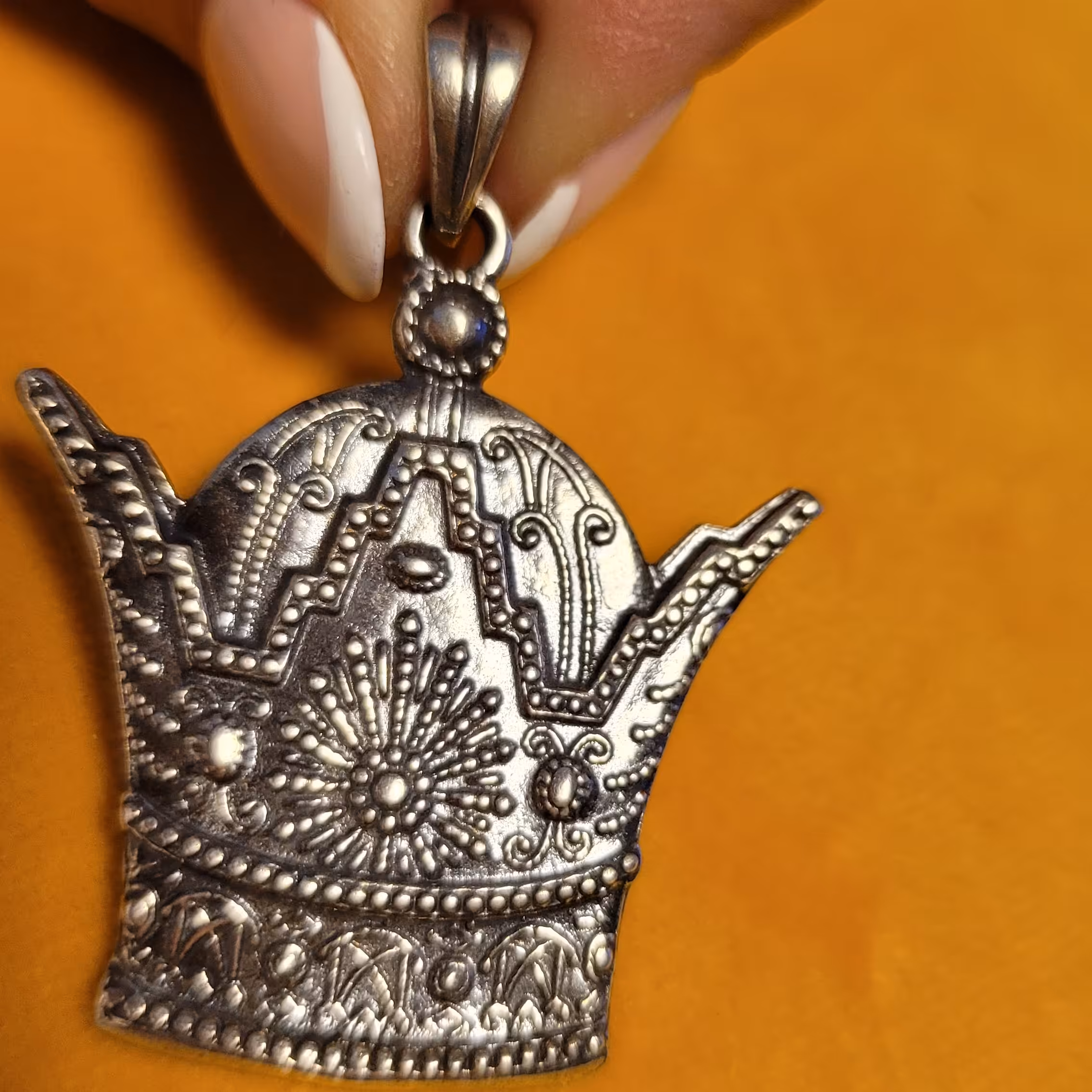 تو گردنی تاج بزرگ فلت