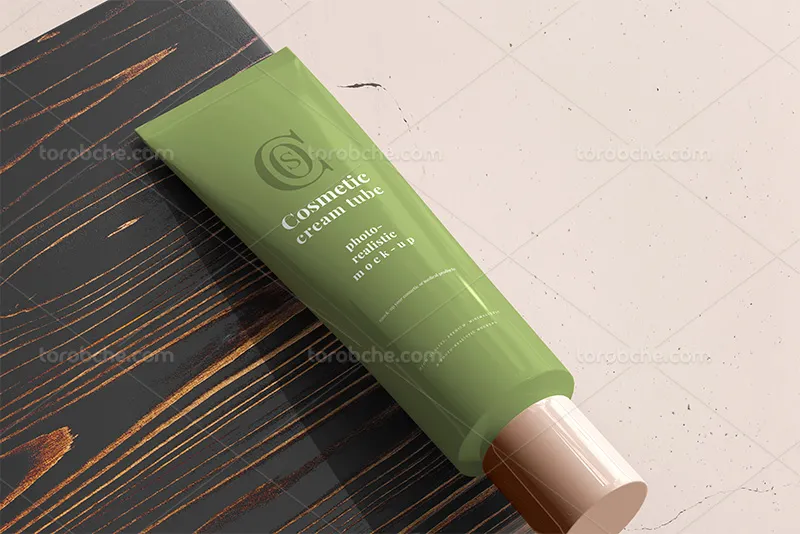 موکاپ لایه باز کرم تیوپی از زاویه بالا | گرافیک با طعم تربچه