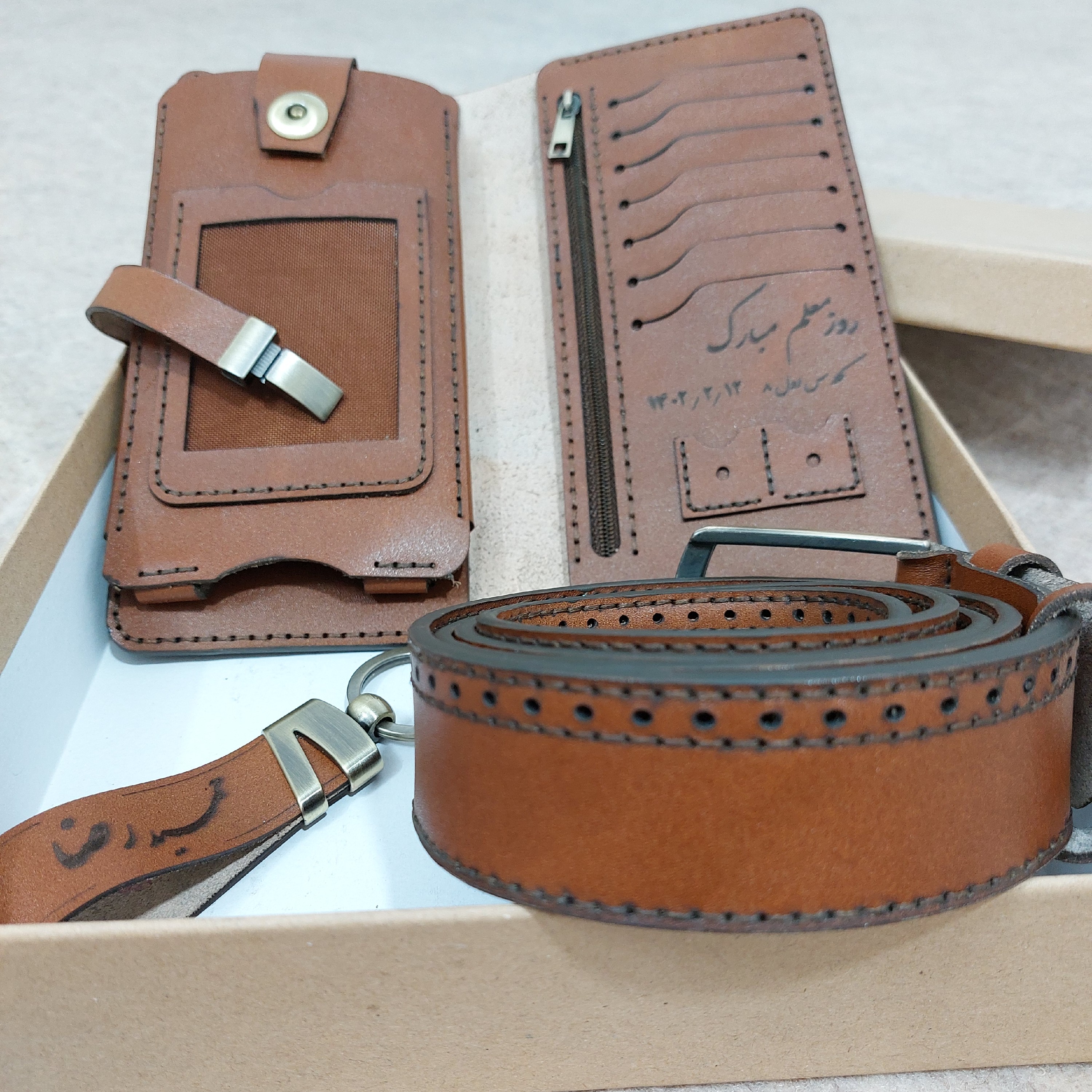 ست کیف و کمربند و جاسوییچی چرم گاو طبیعی