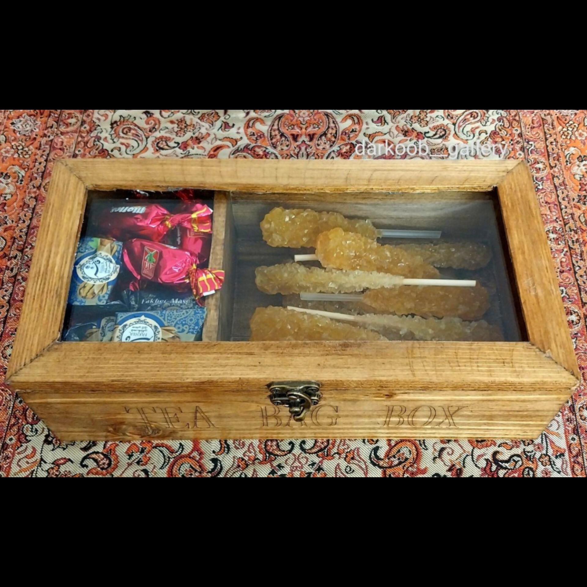 تیبگ چوبی درب شیشه ای دو خانه