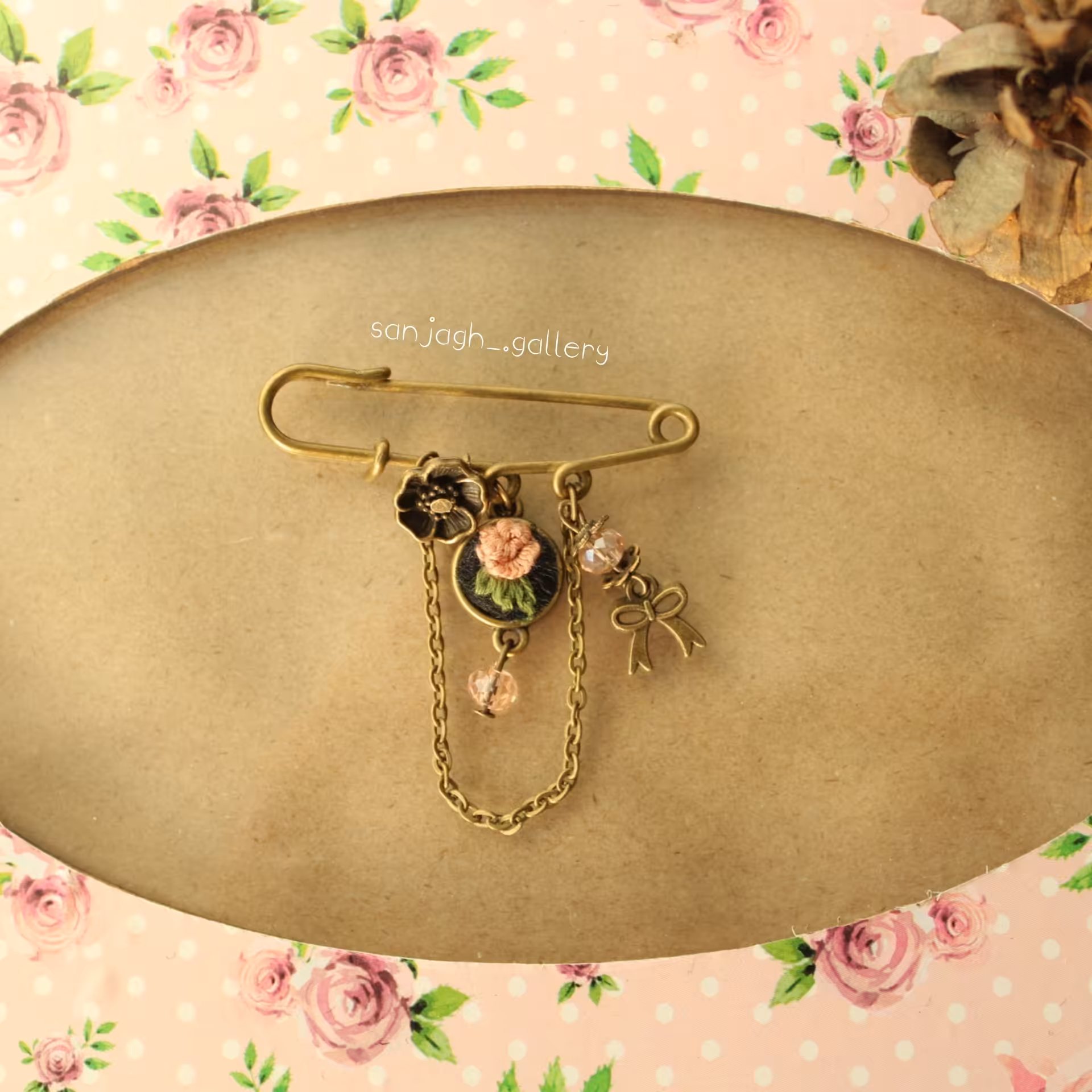 سنجاق سینه گلدوزی سنجاق 