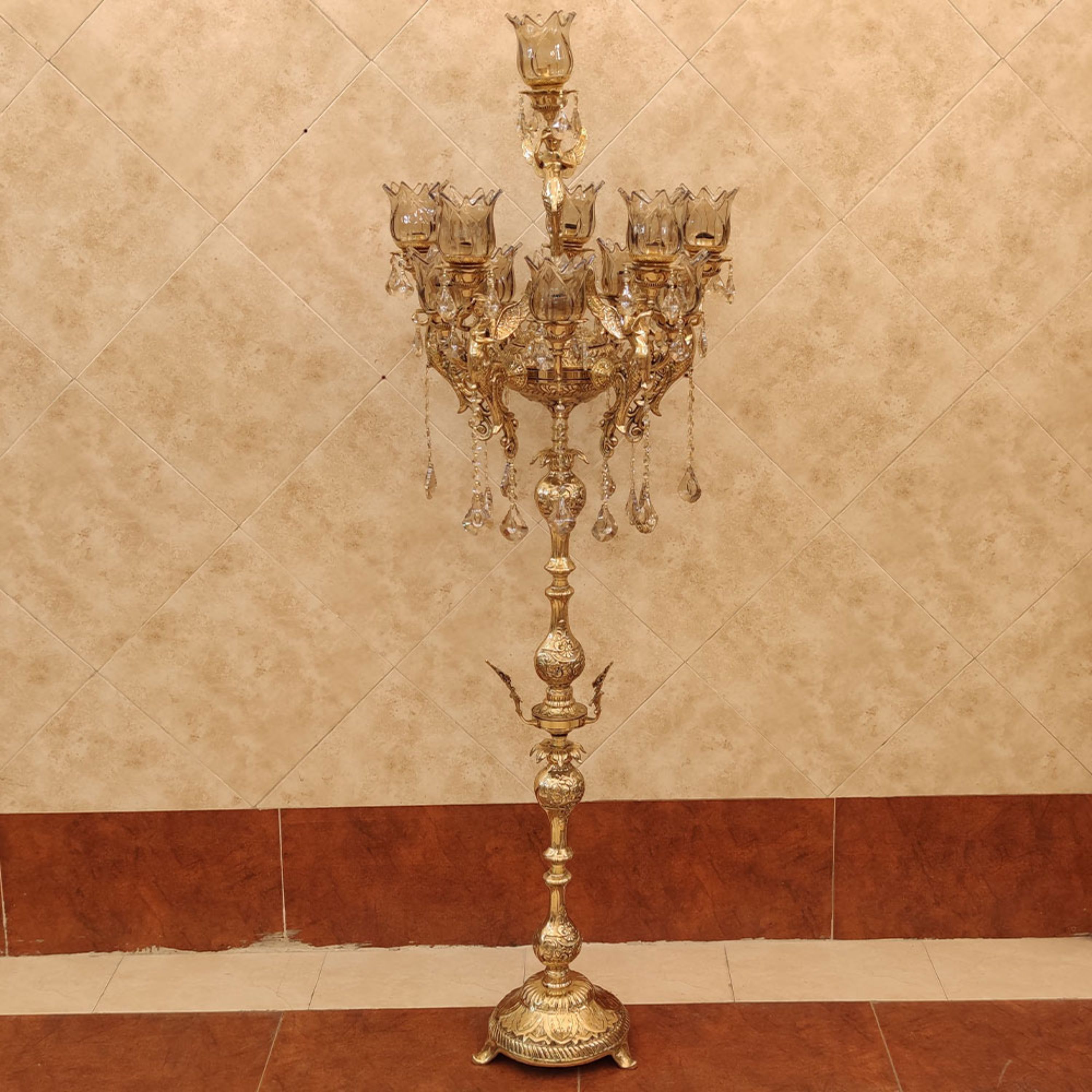 آباژور ایستاده برنز کنار سالنی طرح فرشته پایه گرد 5 شاخه 11 شعله( لوستر برنجی )