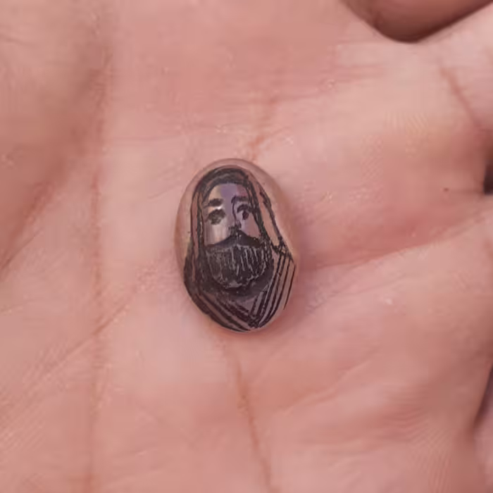 نگین در با خطاطی شمایل