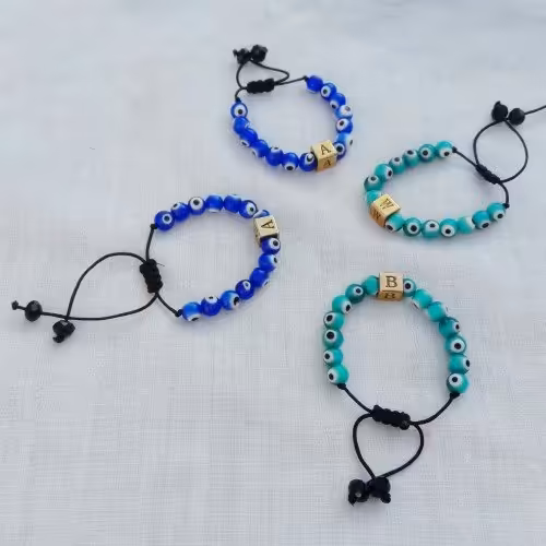 دستبند خوشگل طرح اول اسم. دارای گره کشویی و در همه رنگی