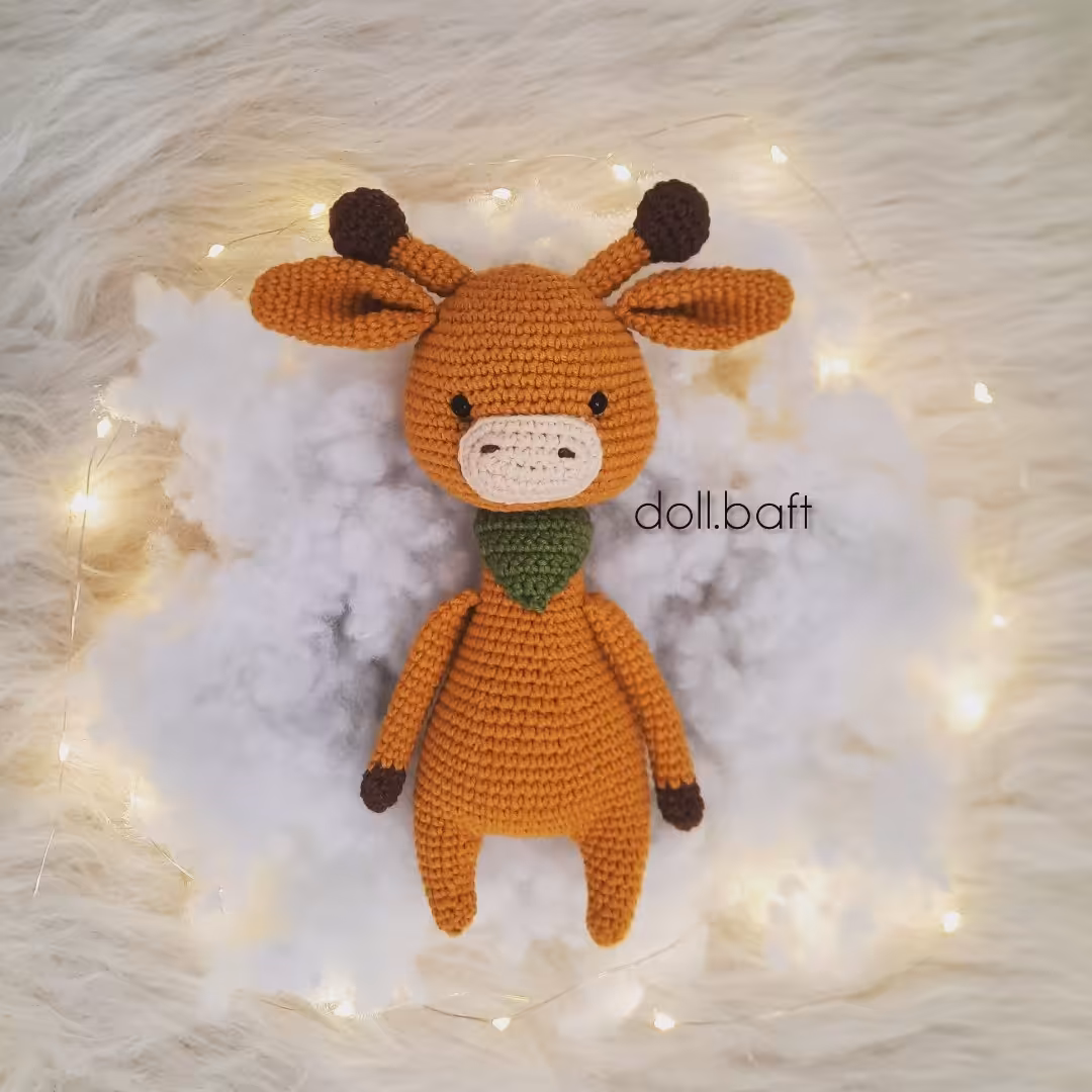 عروسک زرافه قد 22 سانت بافته شده با کاموا کتان ترک