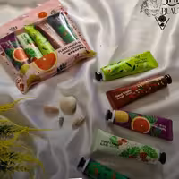 کرم های میوه ایی مرطوب کننده
ضد پیری
ضدباکتری
روشن کننده
ضد ترک
ضد پوسته پوسته شدن
مغذی
حاوی عصاره های طبیعی 