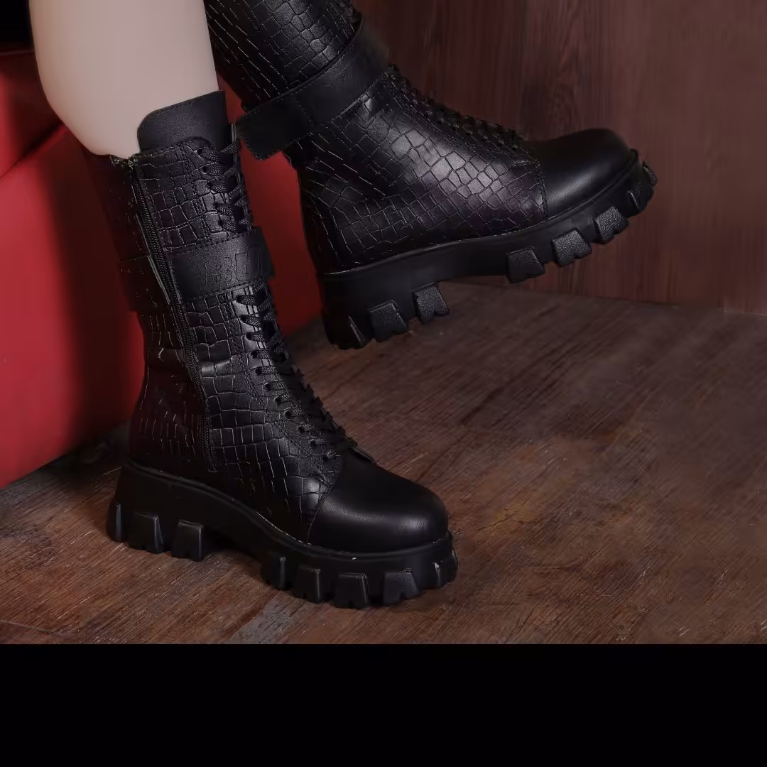 پوتین(سایز37تا40). پوتین هزار بند. پوتین دخترانه. پوتین زنانه. کفش زمستانی. کفش پاییزه. کفش دانشجویی. اداری