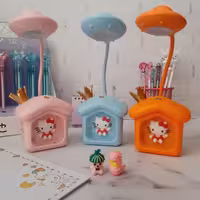 چراغ مطالعه فانتزی طرح کلبه کیتی سه حالت شب خواب و چراغ مطالعه و جامدادی دار 