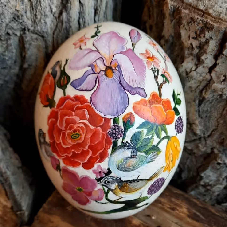 نقاشی نگار گری روی تخم شتر مرغ