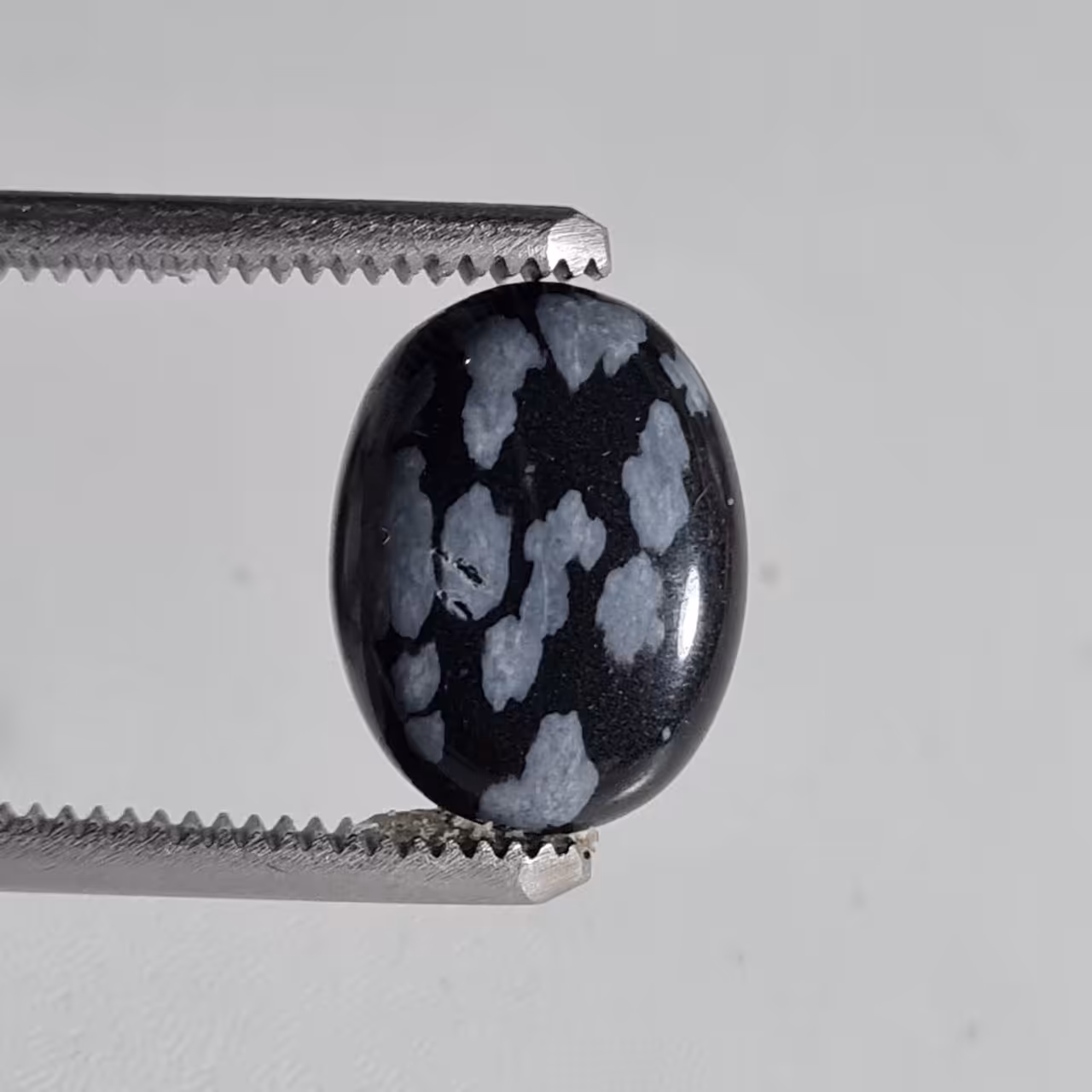 نگین ابسیدین دونه برفی سیاه طبیعی بیضی 5686