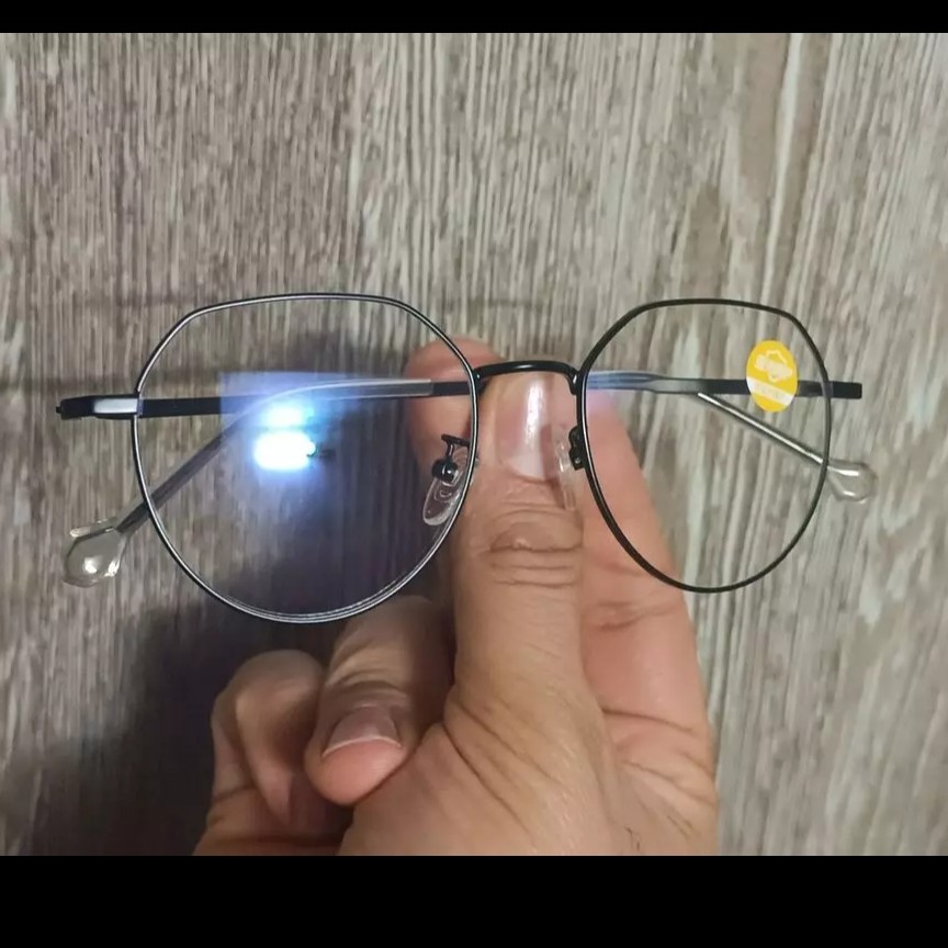 عینک طبی اسپرت فلزی جند ضلعی با  عدسی فتو آنتی رفلکس نمره دار اختصاصی 
