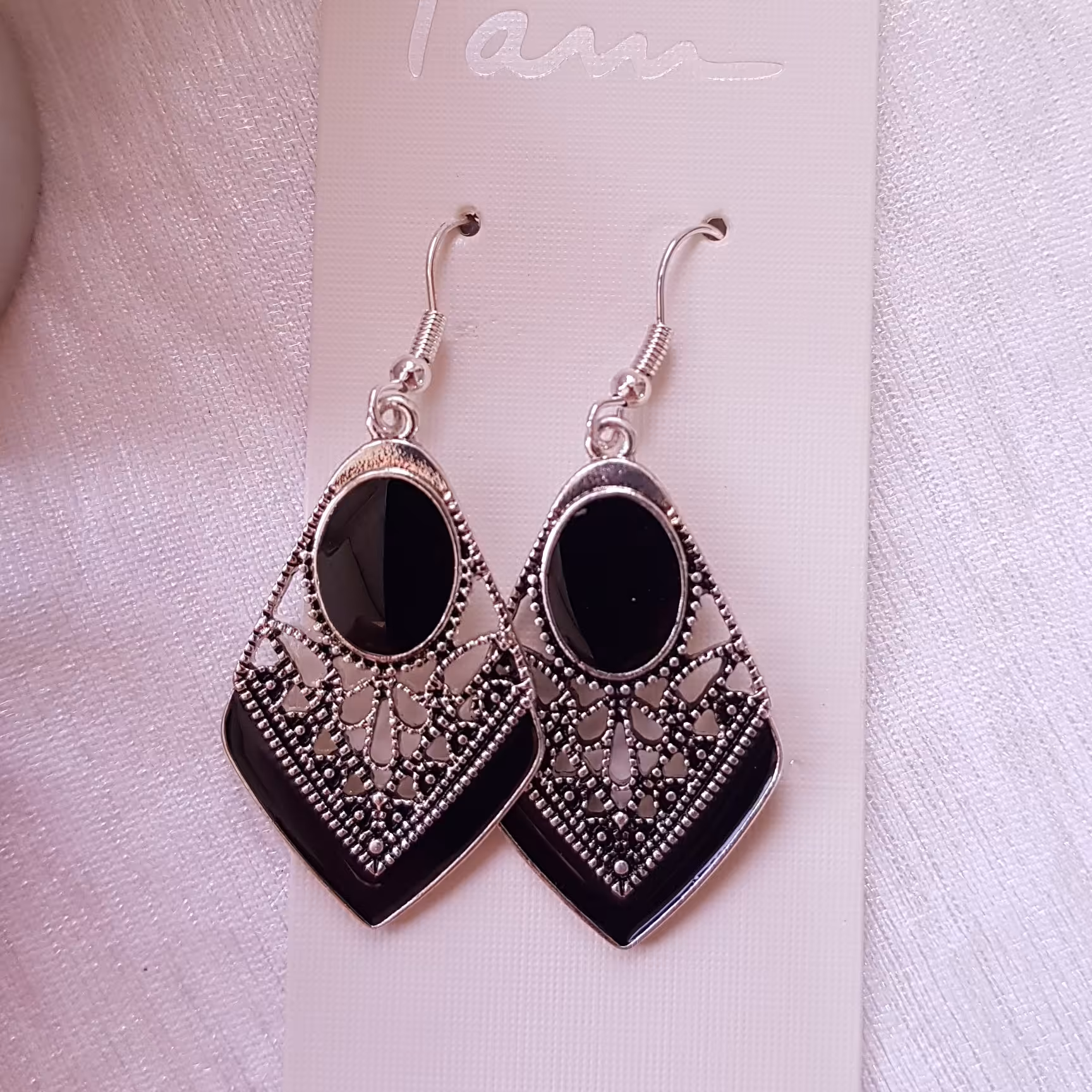 گوشواره لوزی نقره ای و مشکی