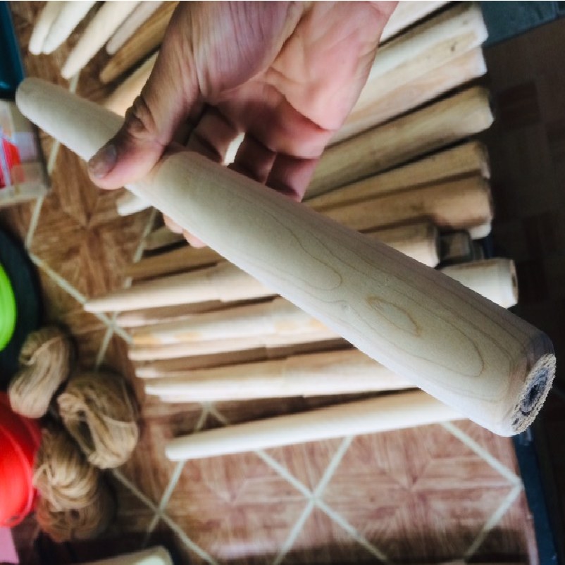 دسته داس (دهره) خراطی شده از جنس چوب درخت ون (زبان گنجشک)
