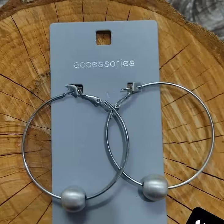 گوشواره بسیار زیبا و شیک با قیمت بسیار مناسب