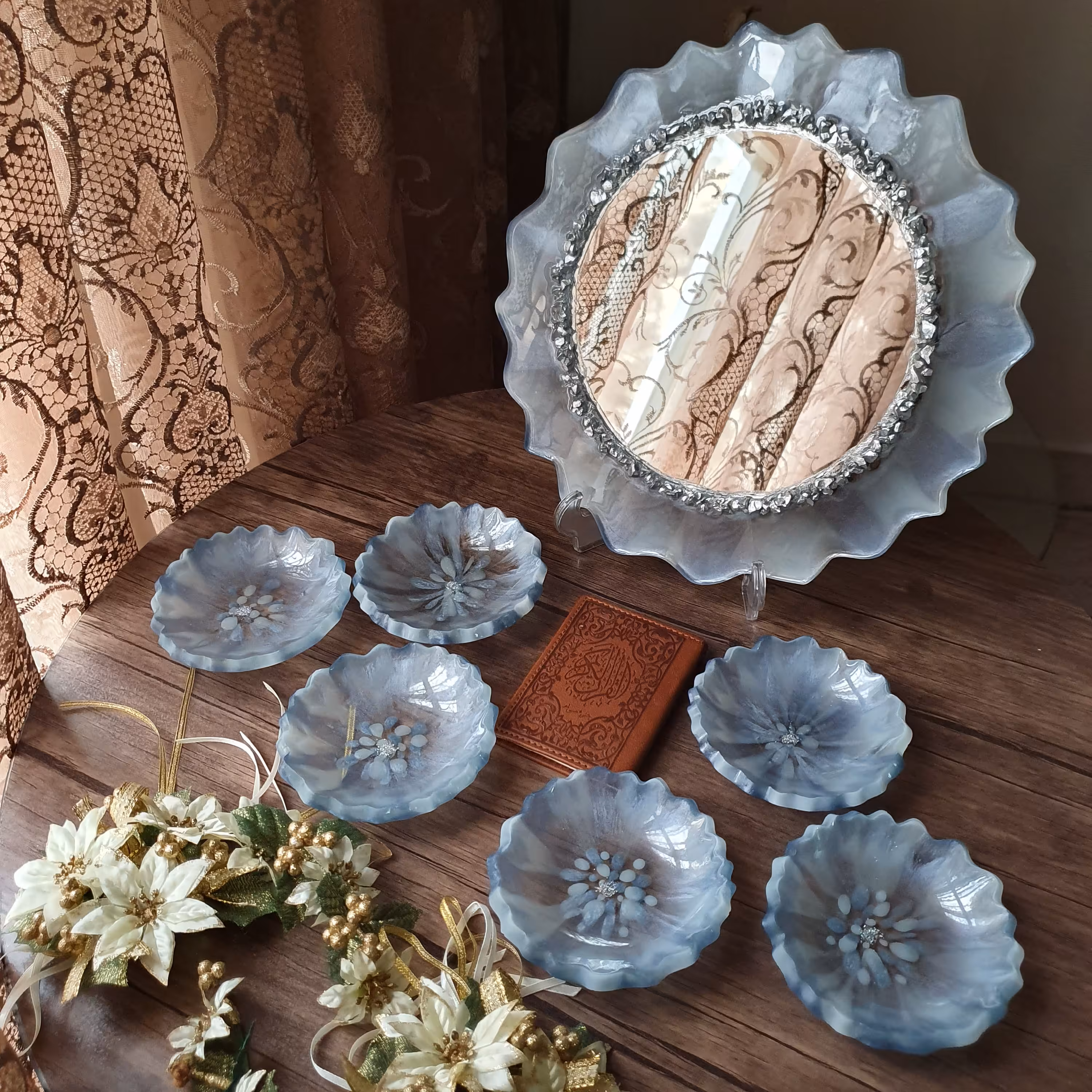 هفتسین نوروزی قطره های شبنم باترکیب رنگ آبی نیلی و سفید پاستیلی